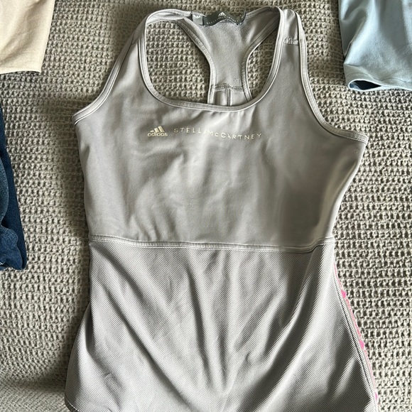 Silky gray tennis/workout top - Picture 1 of 2